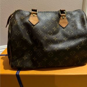 Louis Vuitton speedy bag